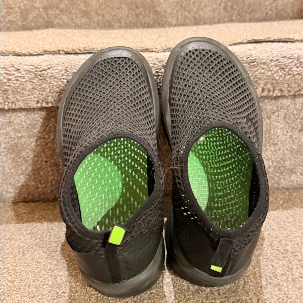 OOFOS OOmega Chukka Shoes
Women’s  6.5 – Black  – Platform Slip-On – Breathable